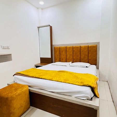 Royal Raj Palace Ujjain Eksteriør billede
