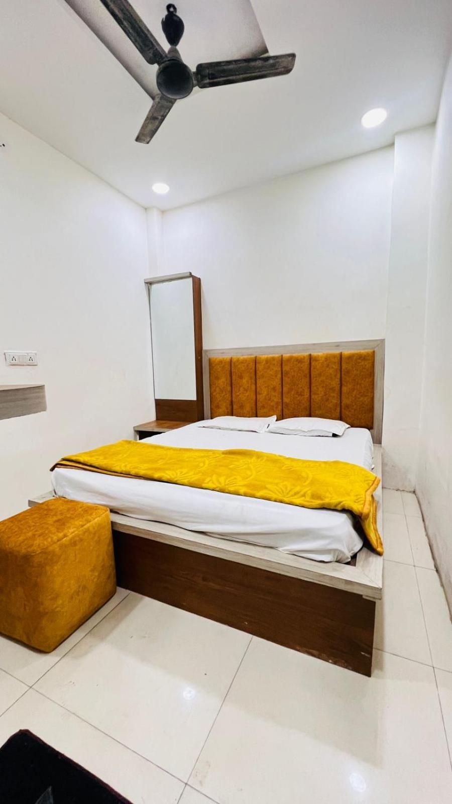 Royal Raj Palace Ujjain Eksteriør billede