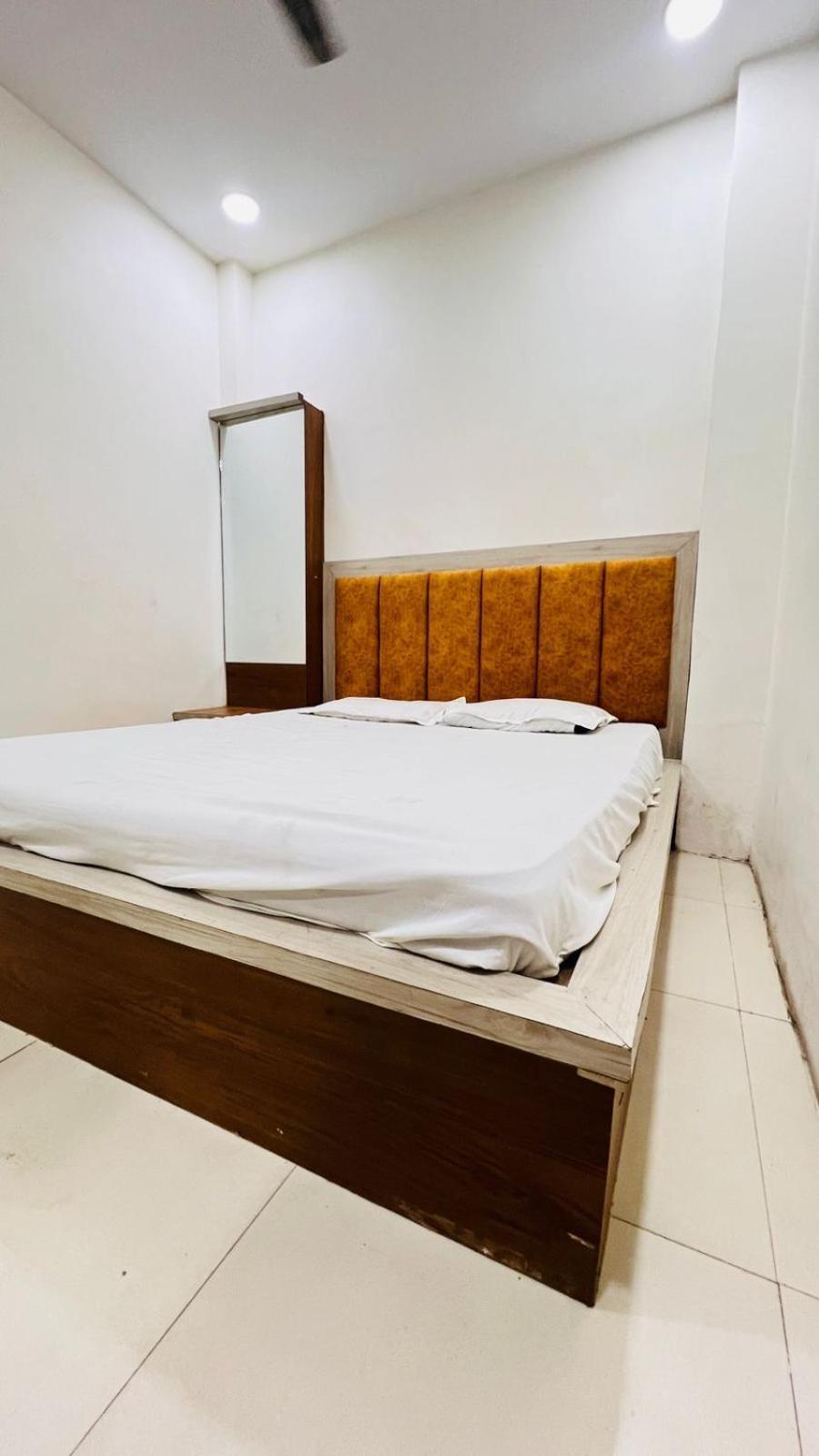 Royal Raj Palace Ujjain Eksteriør billede