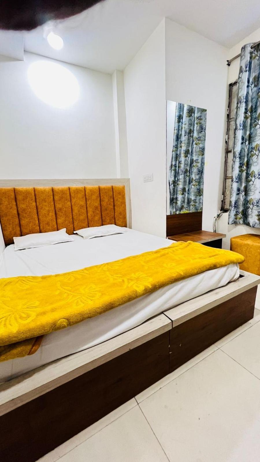 Royal Raj Palace Ujjain Eksteriør billede