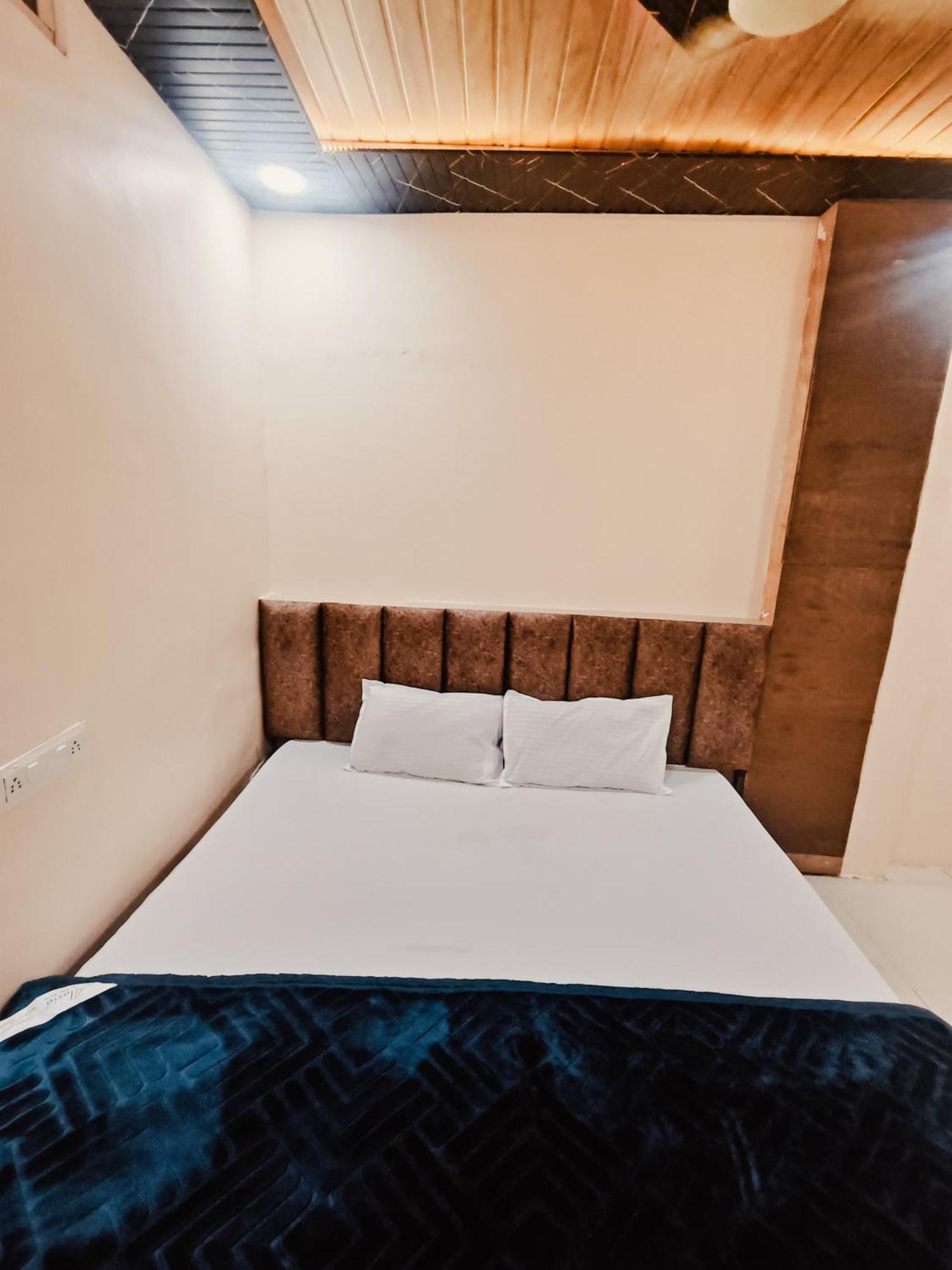 Royal Raj Palace Ujjain Eksteriør billede